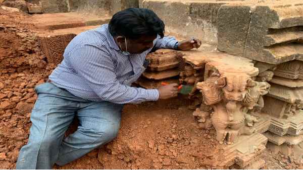 वैज्ञानिक तरीके से खुदाई का काम जारी वैज्ञानिक तरीके से खुदाई का काम जारी