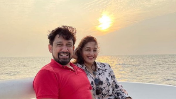 माधुरी दीक्षित ने पति संग शेयर की फोटो माधुरी दीक्षित ने पति संग शेयर की फोटो