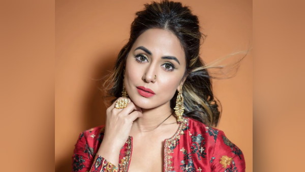 टीवी की चहेती एक्ट्रेस हैं हिना खान टीवी की चहेती एक्ट्रेस हैं हिना खान