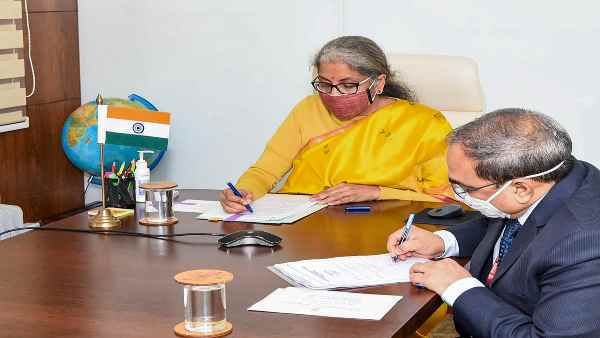 कुछ कच्चे माल पर सीमा शुल्क बढ़ा सकती है सरकार