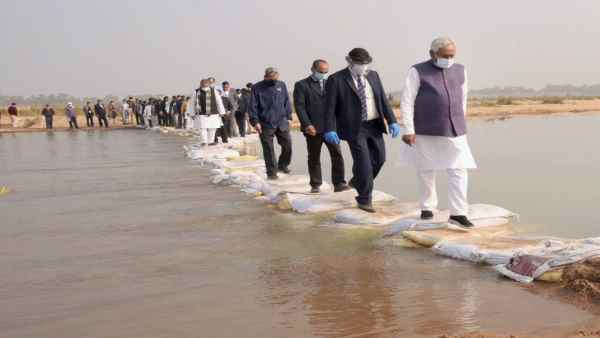 अचल संपत्ति के मामले में भी निशांत ज्यादा अमीर