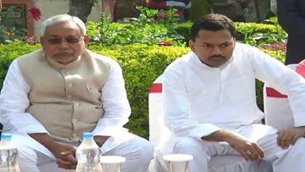 जेवरातों के मामले में भी निशांत ज्यादा धनवान