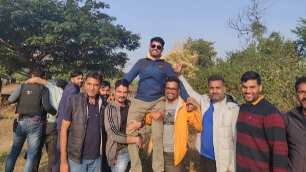 पुलिस टीम विमान से लाई जयपुर 