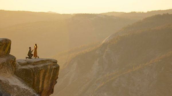 पहाड़ी पर प्रपोजल हो सकता है खतरनाक पहाड़ी पर प्रपोजल हो सकता है खतरनाक
