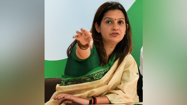 मोदी सरकार पर साधा प्रियंका चतुर्वेदी ने निशाना
