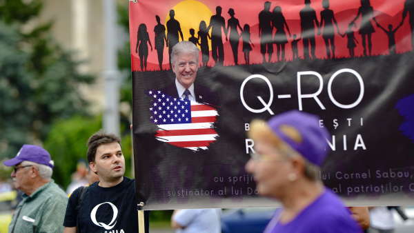 क्या है QAnon समूह ?