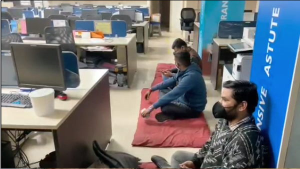 In Rajkot, Bank Deducted Rs 1.62 Lakh From Account, Customer strike In The Branch, then Returned money After 24 Hours In Rajkot, Bank Deducted Rs 1.62 Lakh From Account, Customer strike In The Branch, then Returned money After 24 Hours