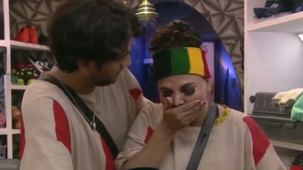 राखी के लिए स्पेशल गिफ्ट लेकर आए विकास राखी के लिए स्पेशल गिफ्ट लेकर आए विकास