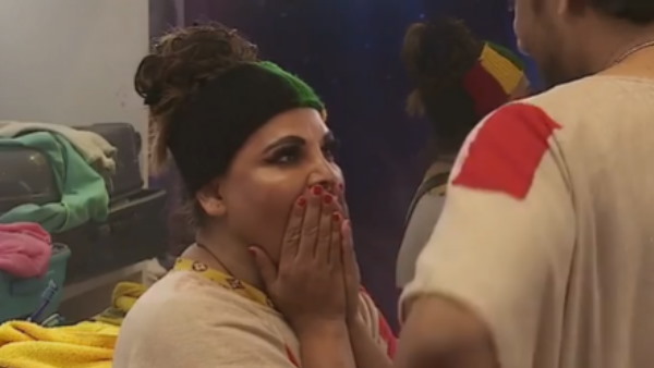 'इस डिब्बे की असली हकदार तुम हो' 'इस डिब्बे की असली हकदार तुम हो'