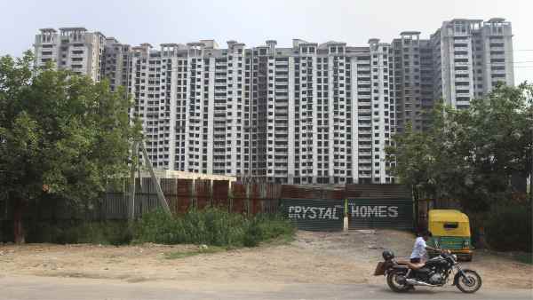 महामारी की मार झेल रहा है रियल एस्टेट सेक्टर महामारी की मार झेल रहा है रियल एस्टेट सेक्टर