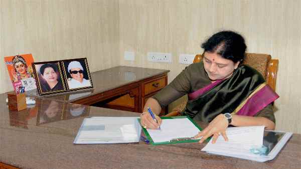 मुख्यमंत्री बनते-बनते चूक गई थीं शशिकला