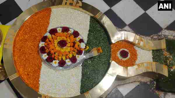 Republic Day 2021: Chandreshwar Mahadev temple, Shivling is decorated in the color of the tricolor Republic Day 2021: Chandreshwar Mahadev temple, Shivling is decorated in the color of the tricolor