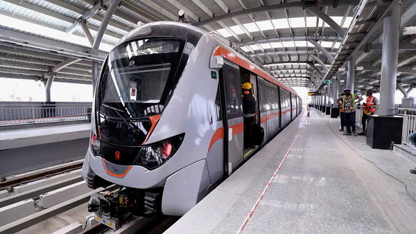 today, PM narendra Modi Perform Bhoomi pujan of Surat Metro, this Will Running On Track In 2024
