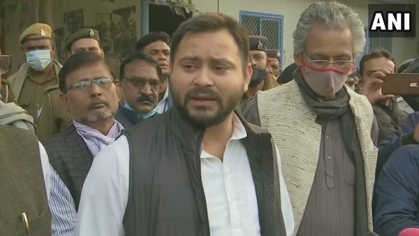 तेजस्वी ने कहा , नीतीश कुमार सौदेबाज हैं, ब्लैकमेलर हैं