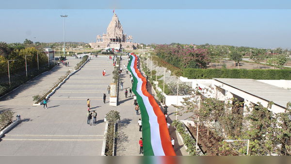 gujarats longest national flag Was Hoisted At Khodaldham Temple on 72th republic day gujarats longest national flag Was Hoisted At Khodaldham Temple on 72th republic day
