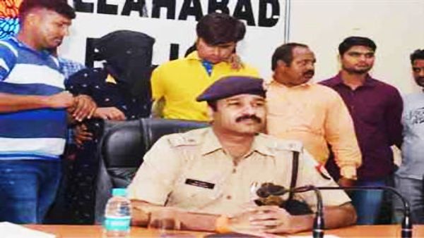 अतीक अहमद के करीबी जुल्फिकार उर्फ तोता का आशियाना ध्वस्त हुआ अतीक अहमद के करीबी जुल्फिकार उर्फ तोता का आशियाना ध्वस्त हुआ