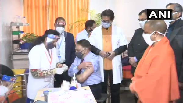 आज तीन लाख लोगों को वैक्सीन