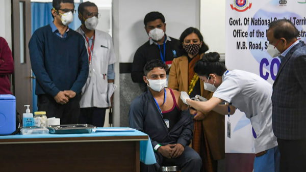 गर्भवती महिलाओं को नहीं लेगी वैक्सीन