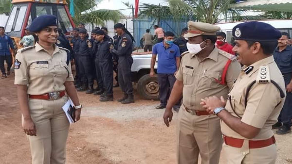 डीएसपी बेटी को सीआई पिता का सैल्यूट डीएसपी बेटी को सीआई पिता का सैल्यूट