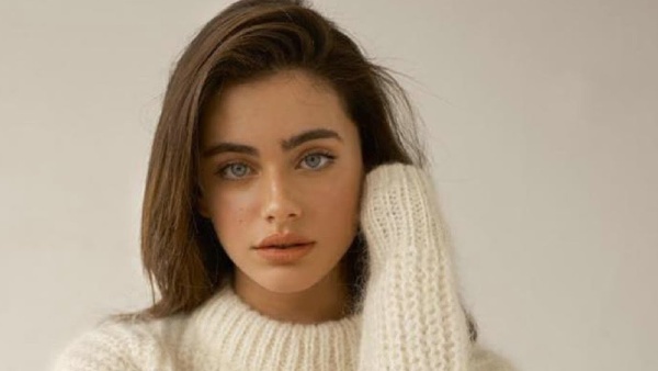 अरबपति को कर रहीं डेट