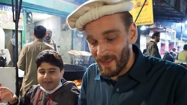 रॉक को खिलाया खाना रॉक को खिलाया खाना