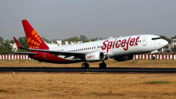 SpiceJet flight makes emergency landing in Kolkata after the crew suspected a fire in the cabin SpiceJet flight makes emergency landing in Kolkata after the crew suspected a fire in the cabin