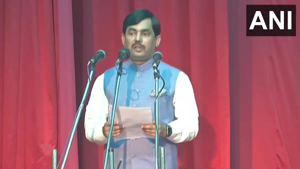 'उद्योगपतियों को निमंत्रण देकर बुलाया जा रहा है'