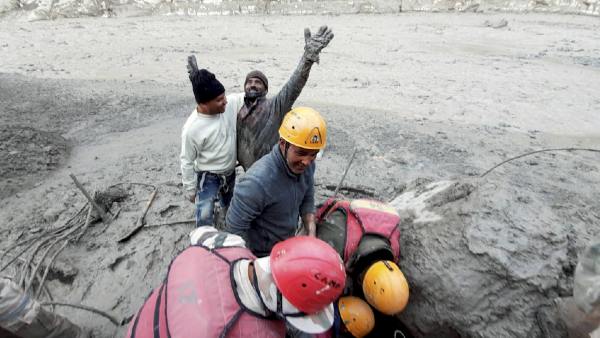 अभी भी जारी है रेस्क्यू ऑपरेशन