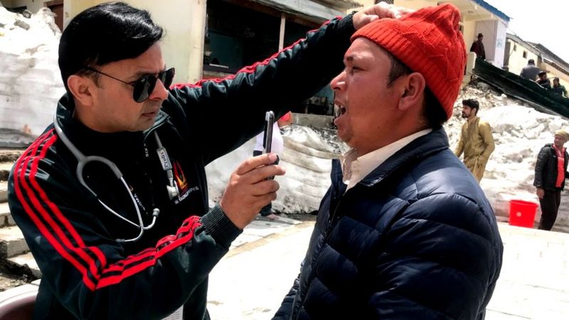 उत्तराखंड: भयानक मंज़र देखने वाले भी दहशत में, एक डॉक्टर की आंखों देखी उत्तराखंड: भयानक मंज़र देखने वाले भी दहशत में, एक डॉक्टर की आंखों देखी