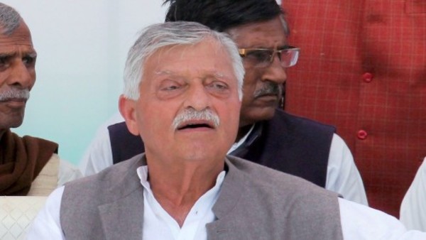 भेदभाव के तराजू में सतीश शर्मा