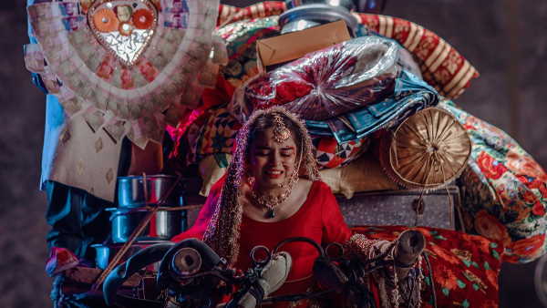 सोशल मीडिया पर डिजायनर के ऊपर निशाना