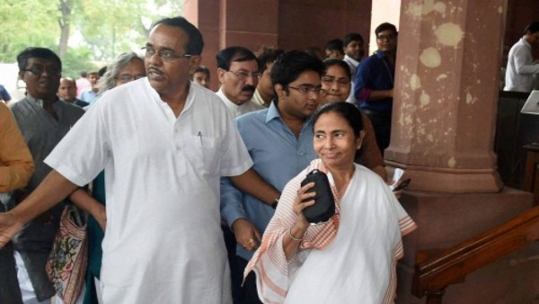 कौन कितने पानी में ? कौन कितने पानी में ?