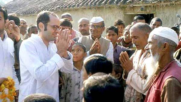 संजय राजनीति में भी निपुण