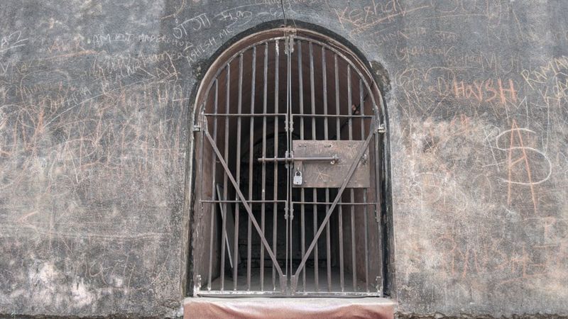 गोलघर: अंग्रेज़ों ने दो साल में बनाया, मरम्मत 10 साल में भी नहीं पूरा