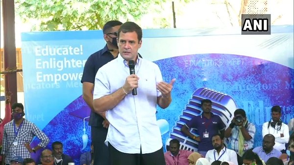  'बिना महिलाओं के सशक्त हुए समाज आगे नहीं बढ़ सकता'