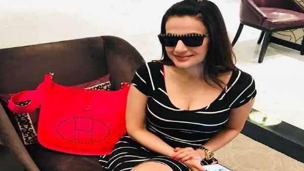 दो हफ्ते में अमीषा पटेल को कोर्ट में देना होगा लिखित जवाब 