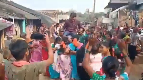 गांव वालों ने उनके फेयरवेल पर लगभग 30 हजार रुपए खर्च किए