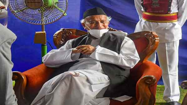 राज्यपाल को एयरपोर्ट पहुंचने पर विमान देने से मना किया