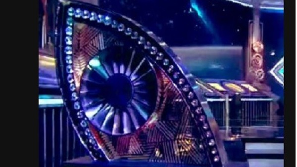 इस बार की ट्रॉफी 'आई शेप' की है