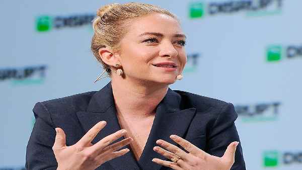 एक ही दिन में 150 करोड़ डॉलर की मालकिन