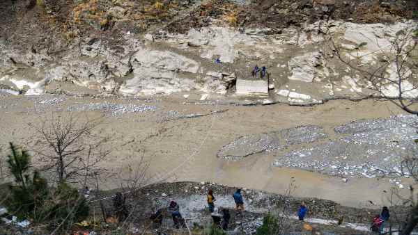 बदबू ही नहीं, मछलियों ने भी दिए थे आपदा के संकेत! बदबू ही नहीं, मछलियों ने भी दिए थे आपदा के संकेत!