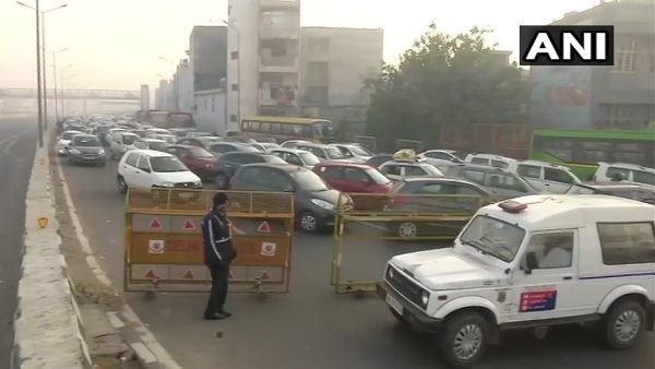 Vehicular traffic diverted at Akshardham for Noida due to farmers agitation at Ghazipur border Vehicular traffic diverted at Akshardham for Noida due to farmers agitation at Ghazipur border