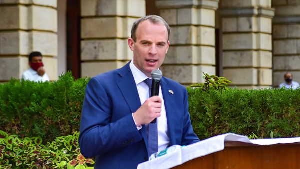 बाथरूम से रिकॉर्ड वीडियो में बताई है आपबीती