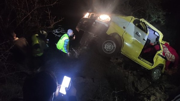 Jammu: गहरी खाई में गिरी ईको वैन, सवार सभी 6 लोगों की मौत Jammu: गहरी खाई में गिरी ईको वैन, सवार सभी 6 लोगों की मौत