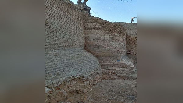 hundreds years old fort & wall found in excavation in vadnagar, this is the village of PM narendra Modi