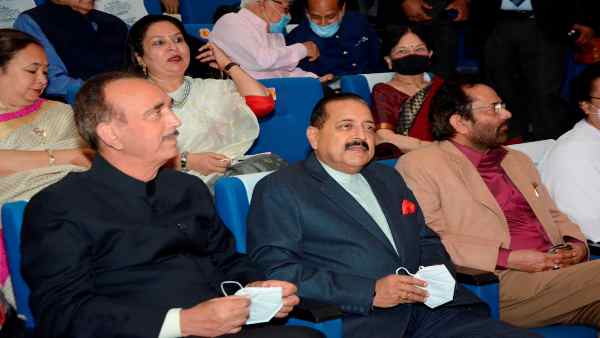 सरकारी कार्यक्रम में आजाद का रेड कारपेट वेलकम सरकारी कार्यक्रम में आजाद का रेड कारपेट वेलकम