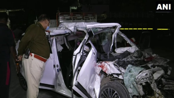 Car collided with tanker parked near petrol pump, six youths killed In Indore Car collided with tanker parked near petrol pump, six youths killed In Indore