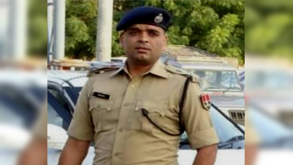  सस्पेंड नहीं होने पर उठ रहे थे सवाल