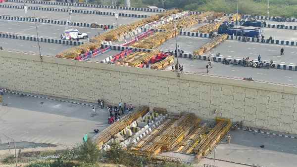 कचरा भी जमा होता जा रहा है