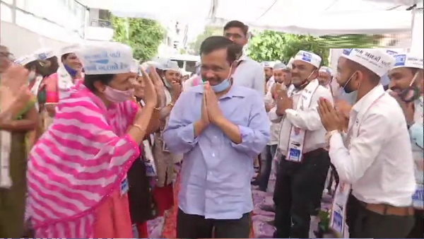 आप को 27 सीटें, पहली बार में ही चौंकाया